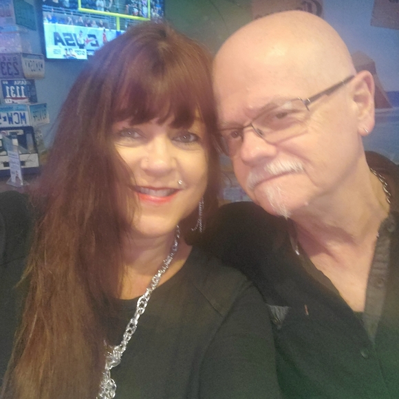 Meet your Posher Liz - Picture 2 of 6